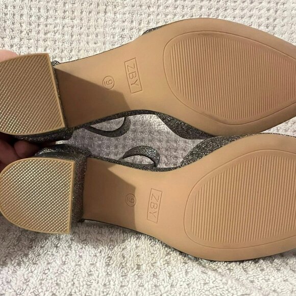 Size 9 - ZBY - NWT -  Silver Glitter Pumps - Picture 4 of 7